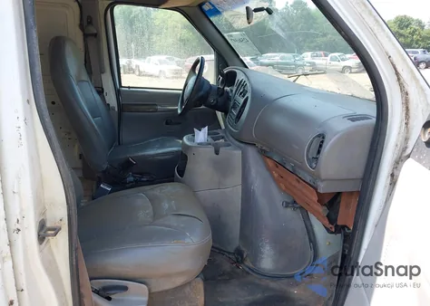 2000 Ford E-150 Commercial/Recreational z USA, uszkodzony, nr VIN 1FTRE1422YHB09812